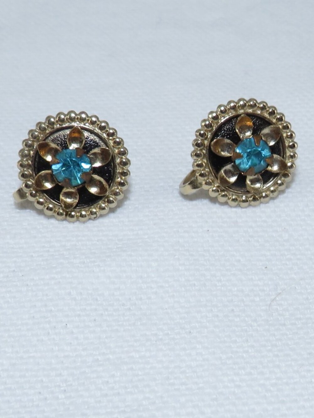Vintage Blue Rhinestone Earrings Screw Back Gold Tone Flower Round One Size